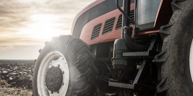 Tractor with complete wheel
